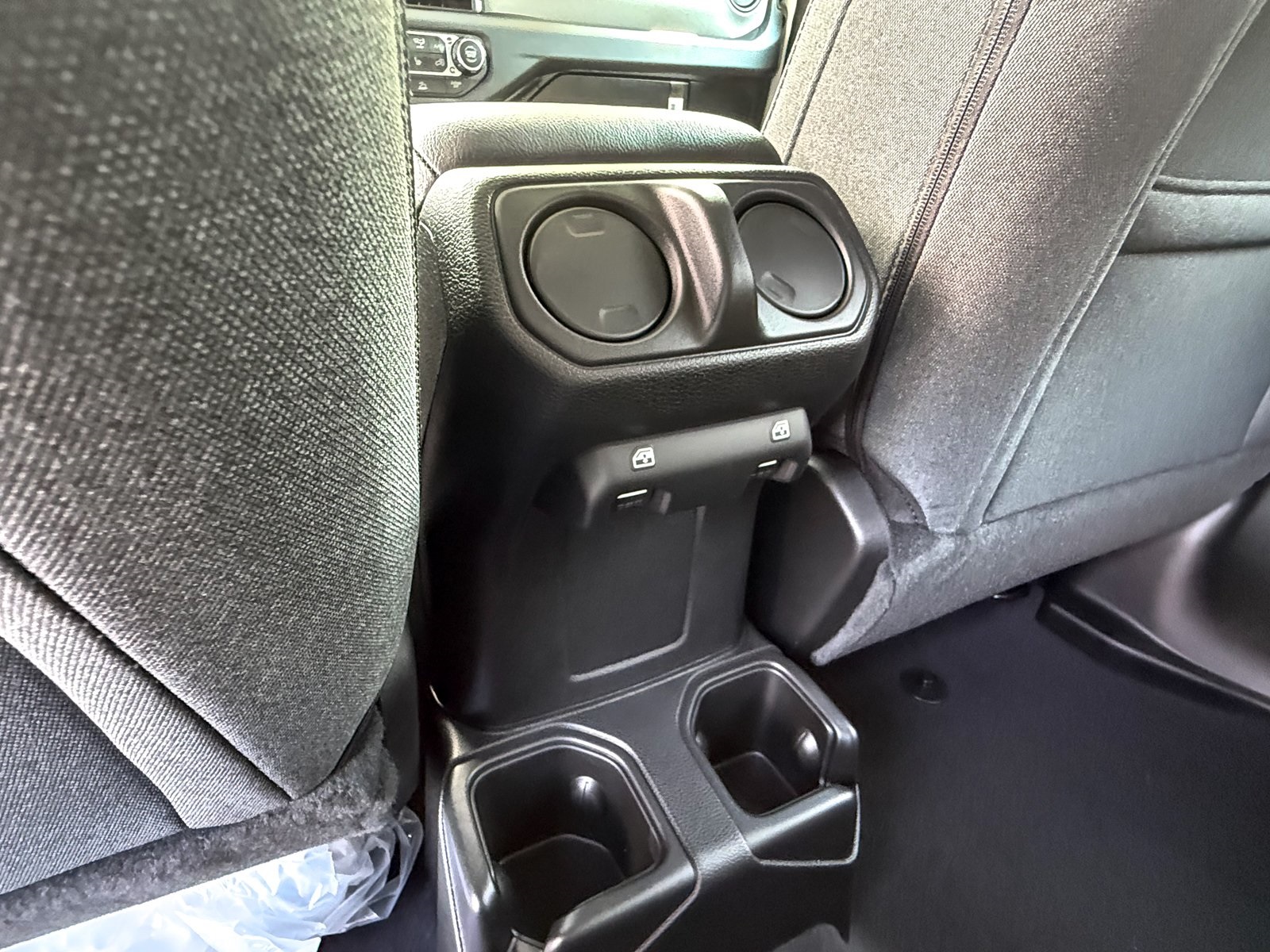 Vehicle image 32 of 38