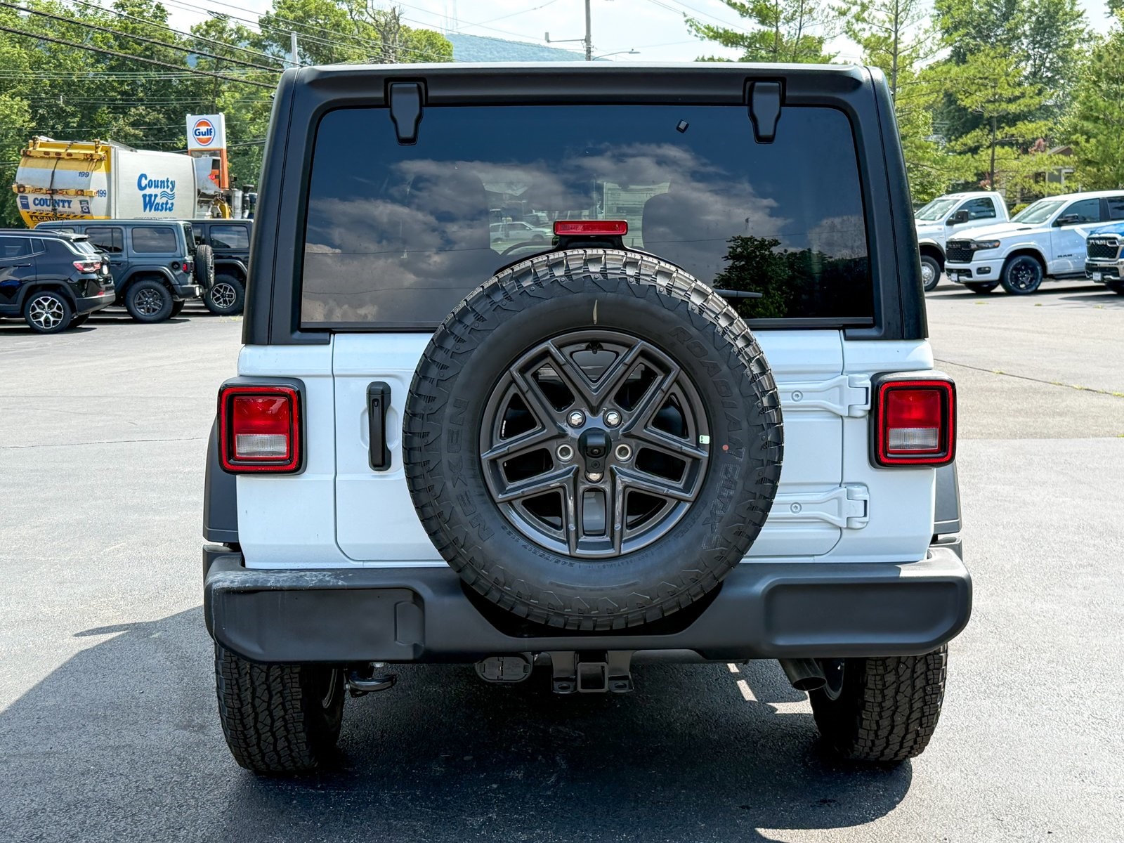 Vehicle image 36 of 38