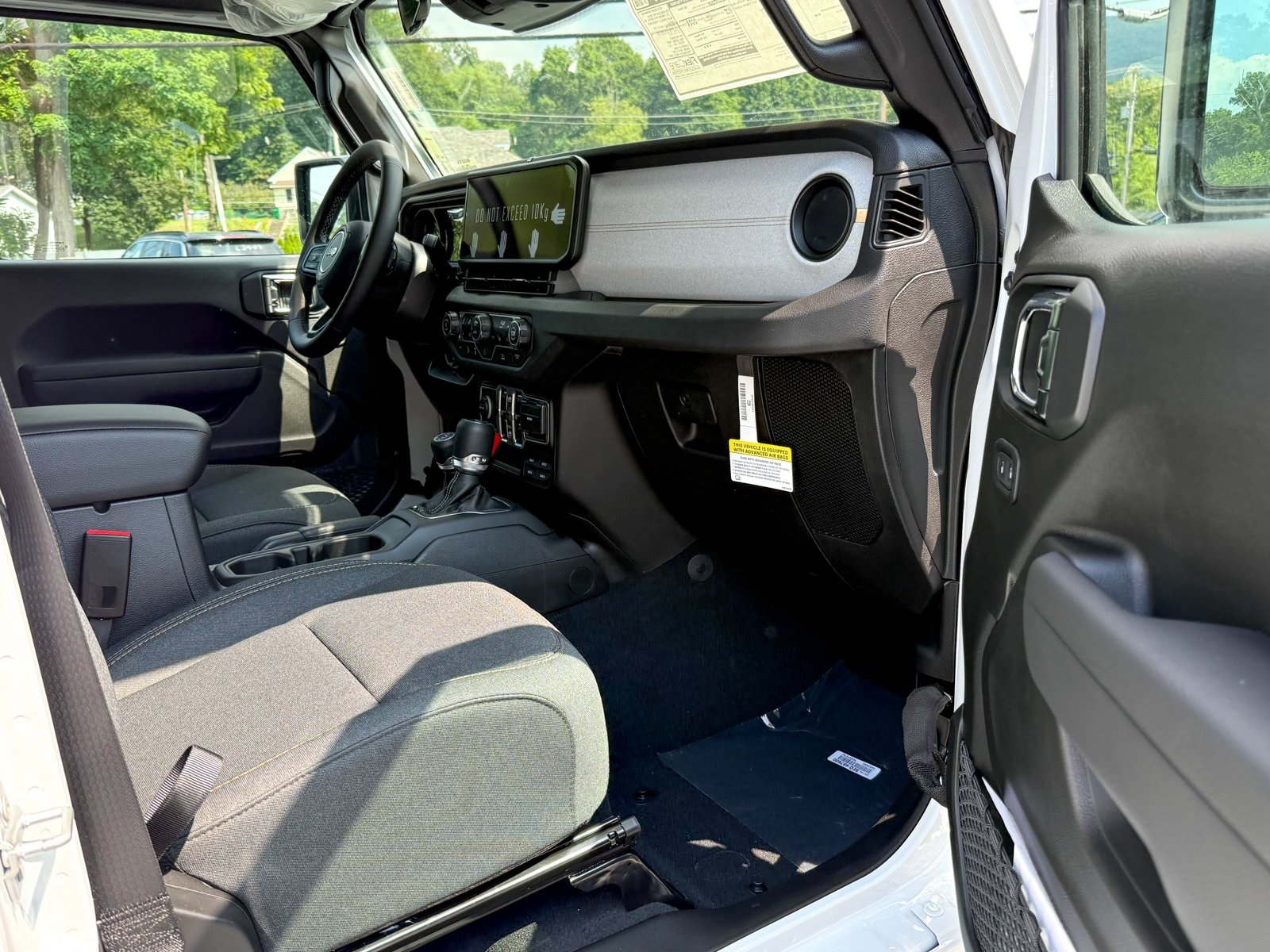 Vehicle image 17 of 38