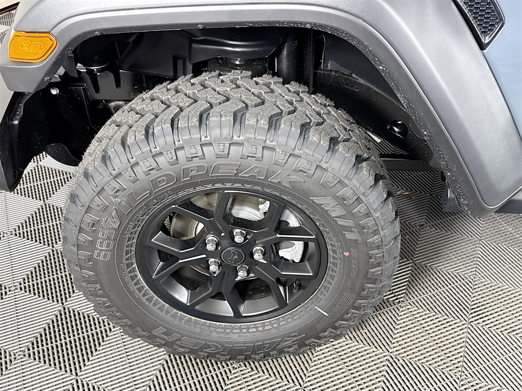 Vehicle image 32 of 33