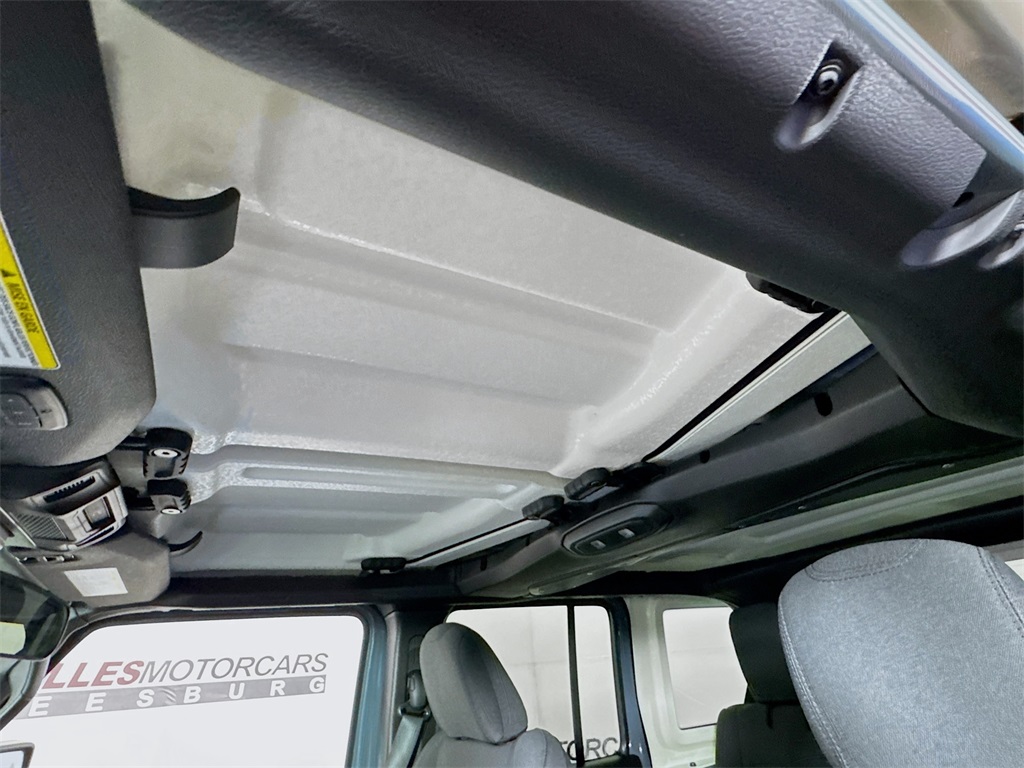 Vehicle image 22 of 33