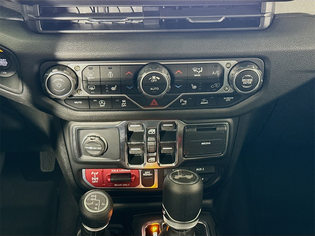 Vehicle image 16 of 33