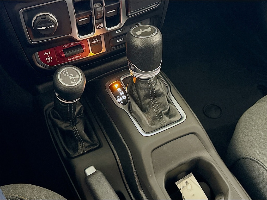 Vehicle image 17 of 33