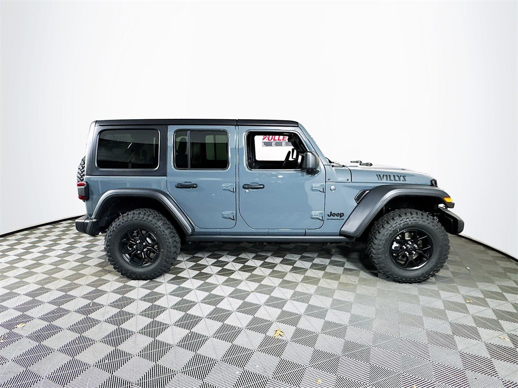 Vehicle image 4 of 33
