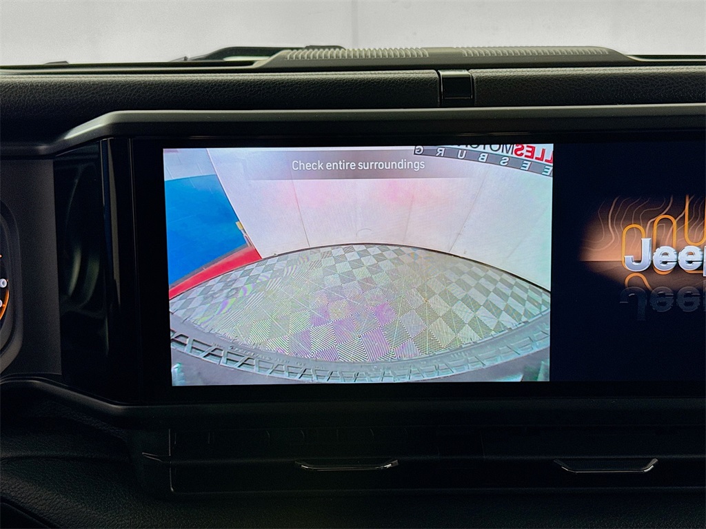 Vehicle image 14 of 33