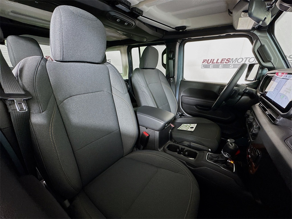 Vehicle image 29 of 33