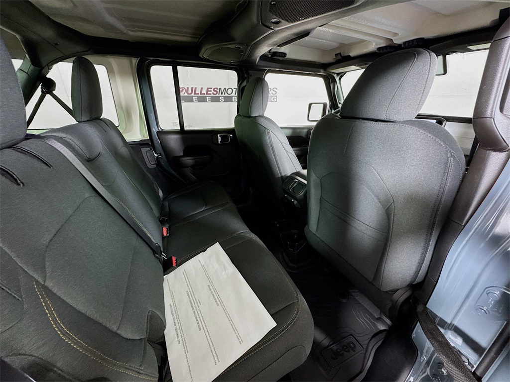 Vehicle image 28 of 33