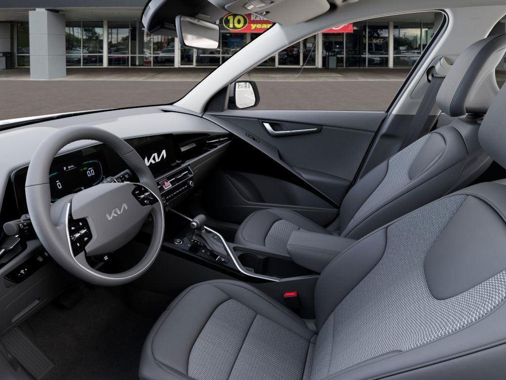 Vehicle image 17 of 27