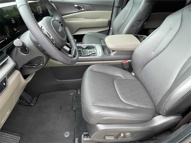 Vehicle image 18 of 20