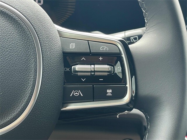 Vehicle image 16 of 20