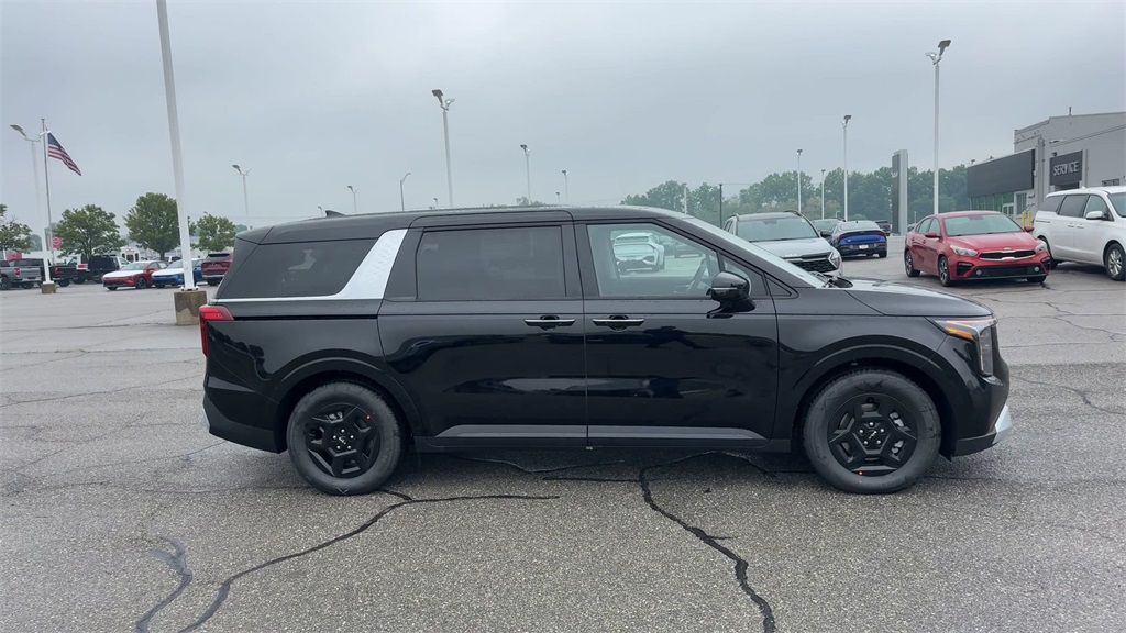 2025 Kia Carnival LXS Image 6 of 35