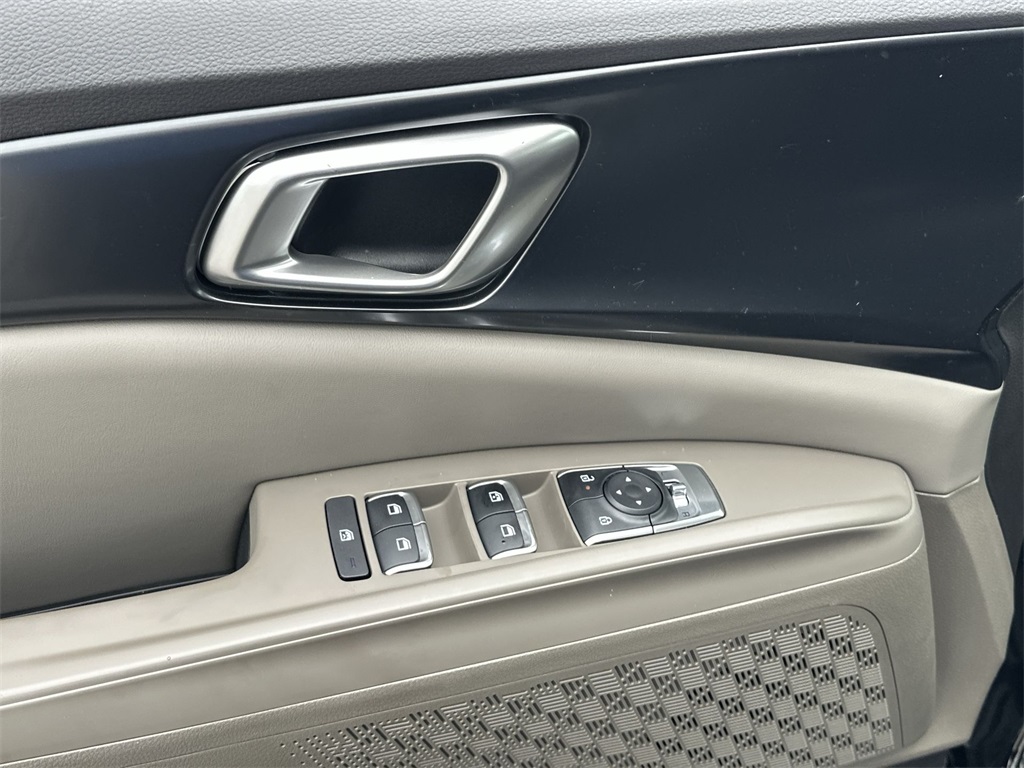 2025 Kia Carnival LXS Image 28 of 35