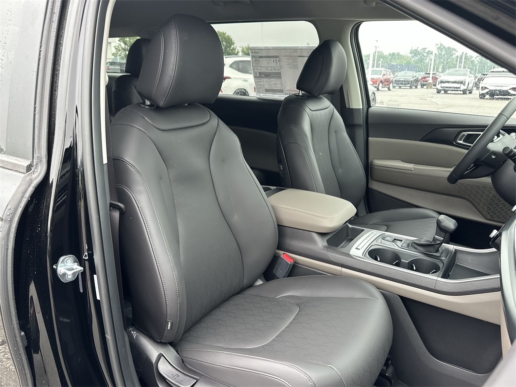 2025 Kia Carnival LXS Image 17 of 35