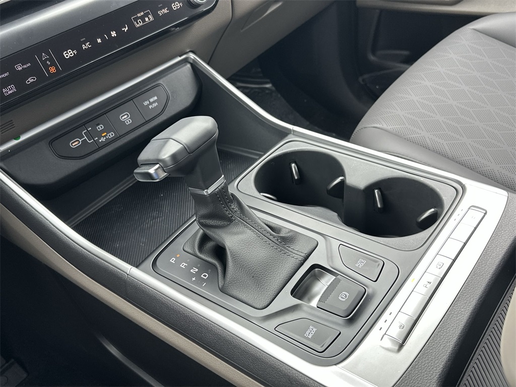 2025 Kia Carnival LXS Image 25 of 35