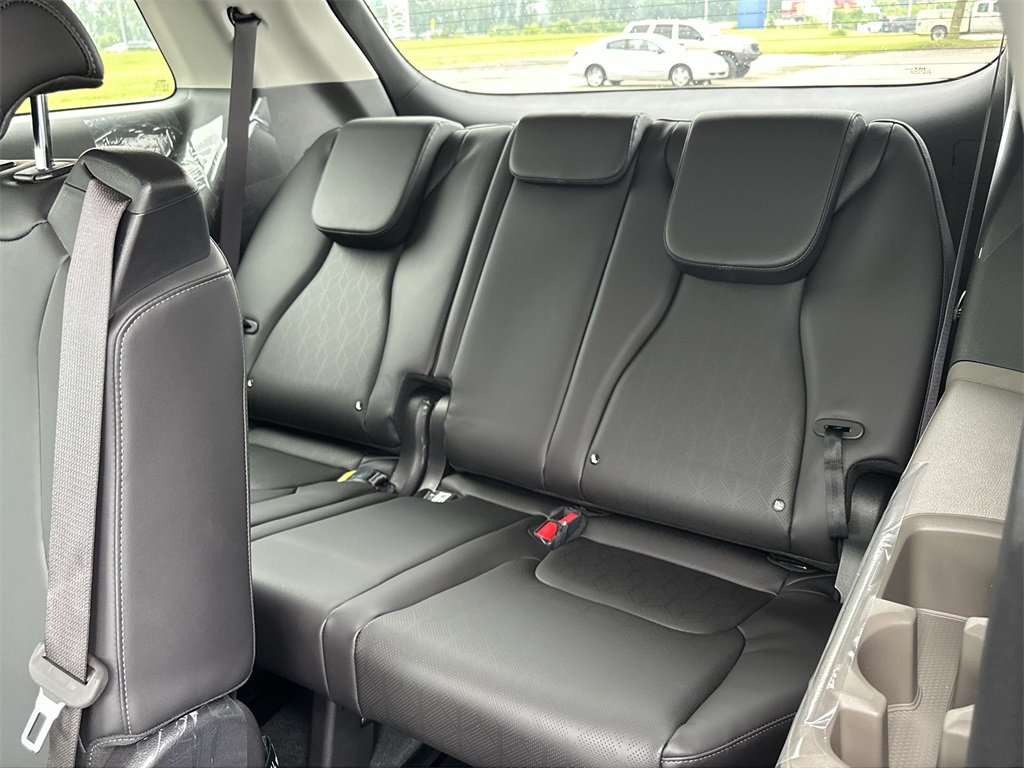 2025 Kia Carnival LXS Image 16 of 35