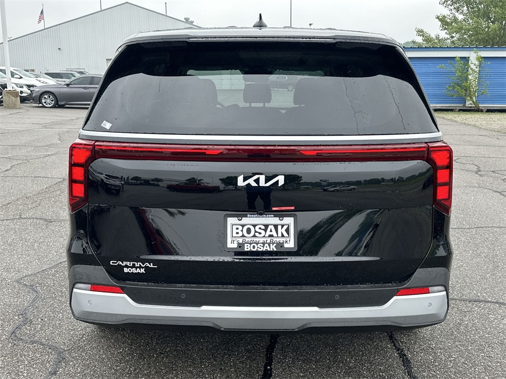 2025 Kia Carnival LXS Image 9 of 35