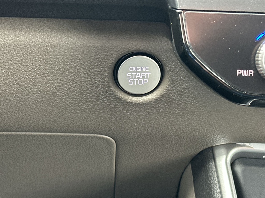 2025 Kia Carnival LXS Image 33 of 35
