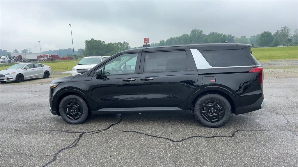 2025 Kia Carnival LXS Image 11 of 35