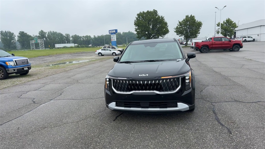 2025 Kia Carnival LXS Image 4 of 35