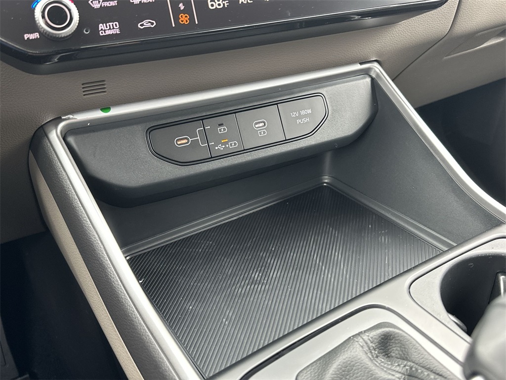 2025 Kia Carnival LXS Image 27 of 35