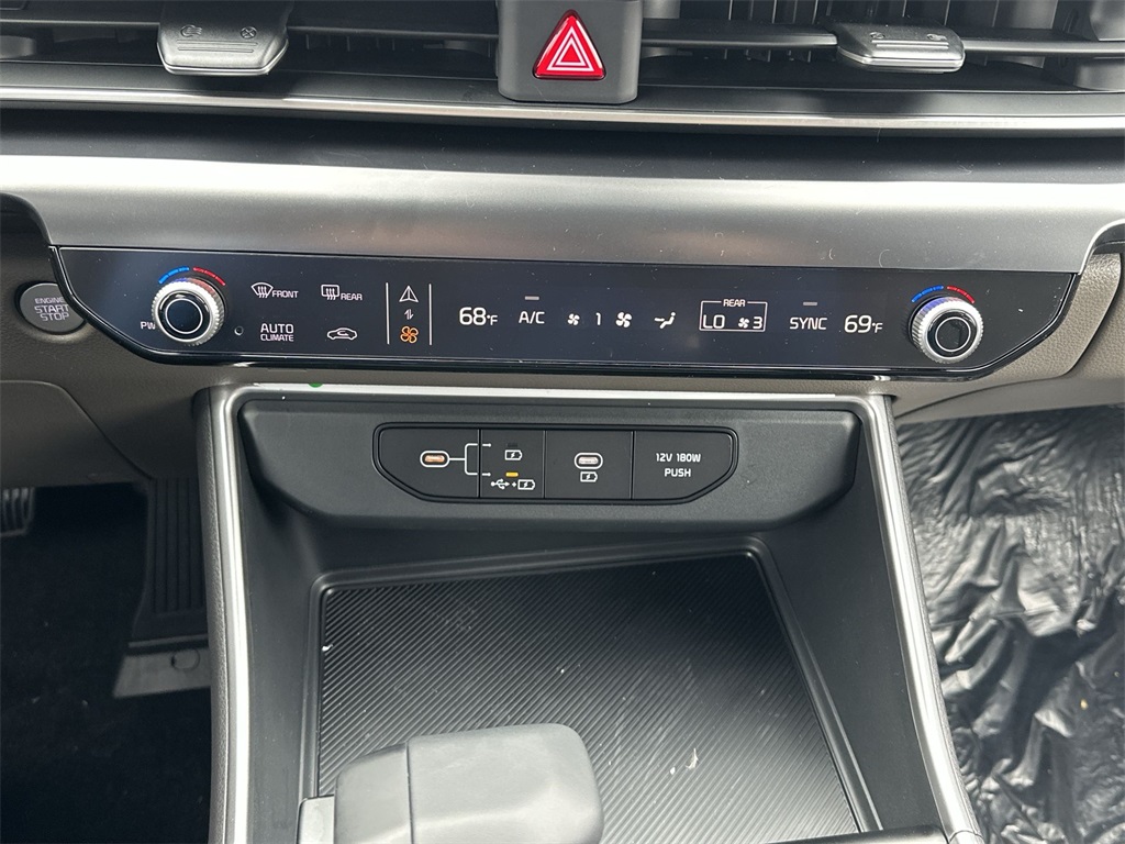 2025 Kia Carnival LXS Image 35 of 35