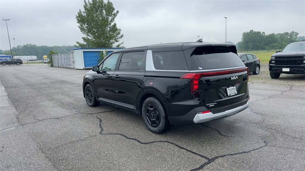 2025 Kia Carnival LXS Image 10 of 35