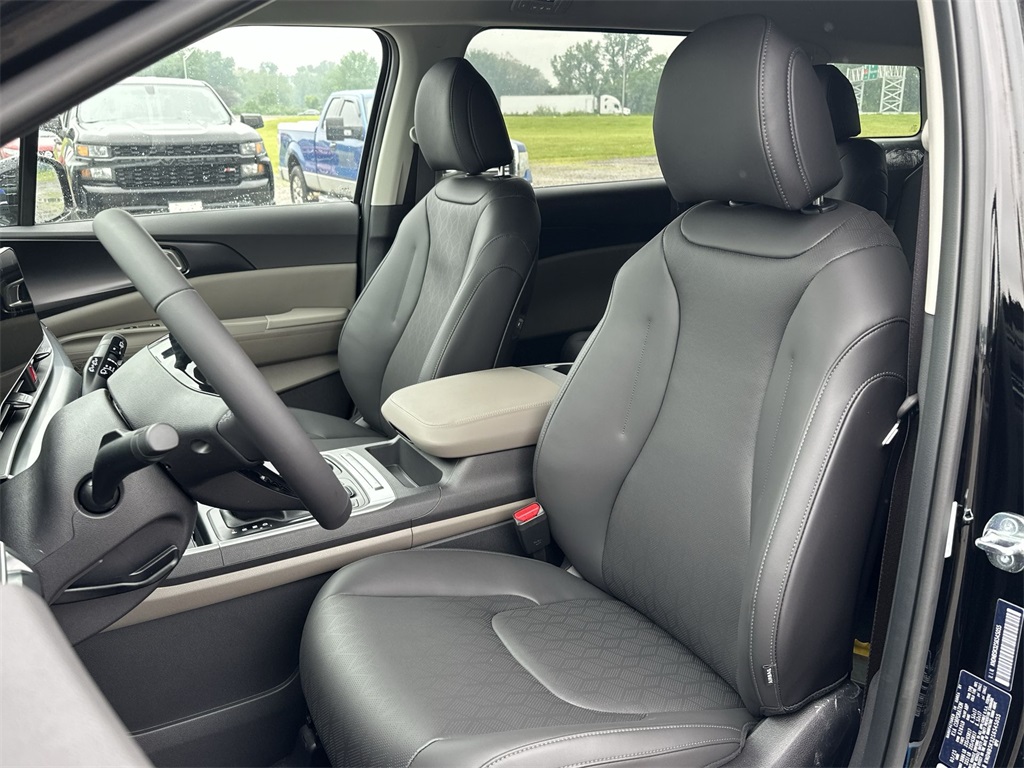 2025 Kia Carnival LXS Image 18 of 35