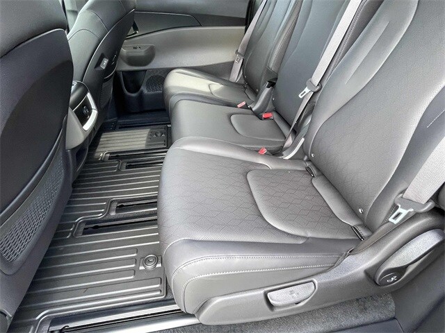 Vehicle image 11 of 20