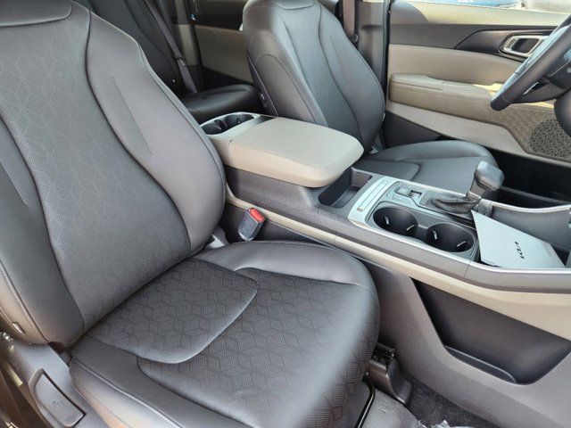 Vehicle image 14 of 22