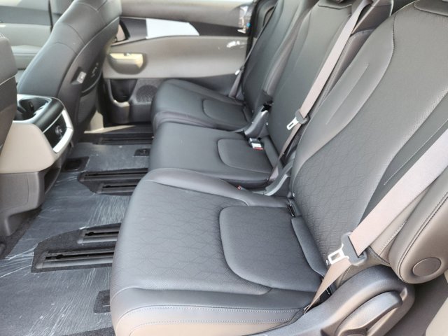 Vehicle image 10 of 22