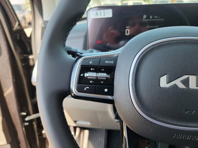 Vehicle image 17 of 22