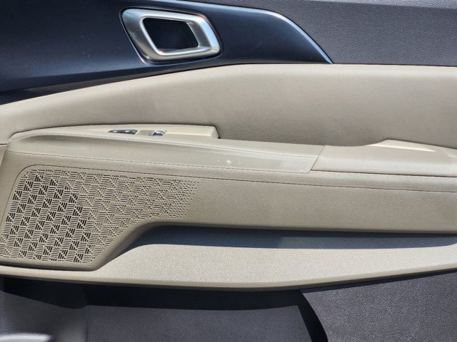 Vehicle image 15 of 22