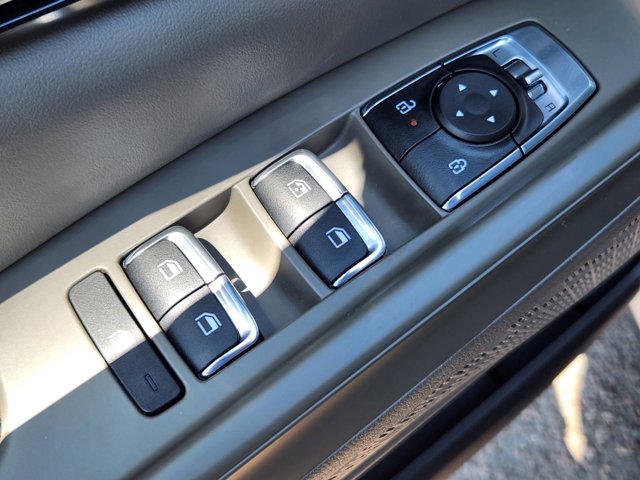 Vehicle image 7 of 22