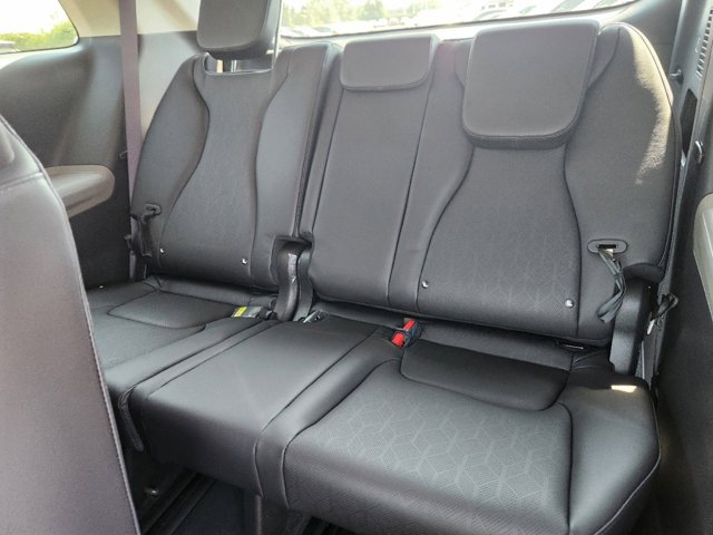 Vehicle image 11 of 22