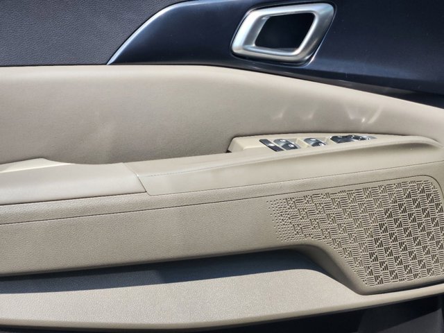 Vehicle image 6 of 22