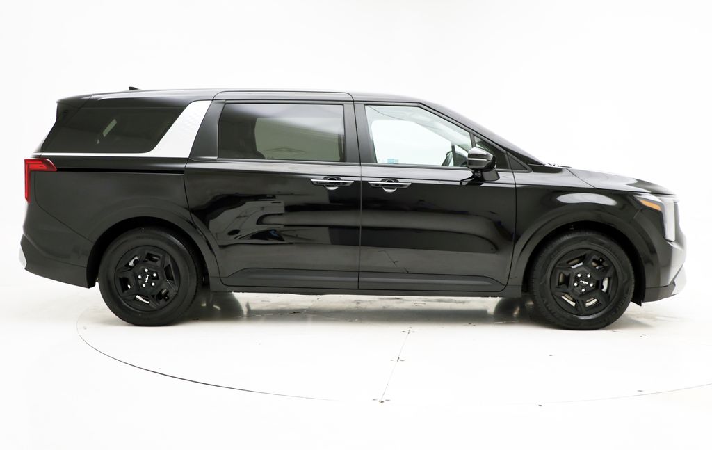 2025 Kia Carnival LXS Image 3 of 28