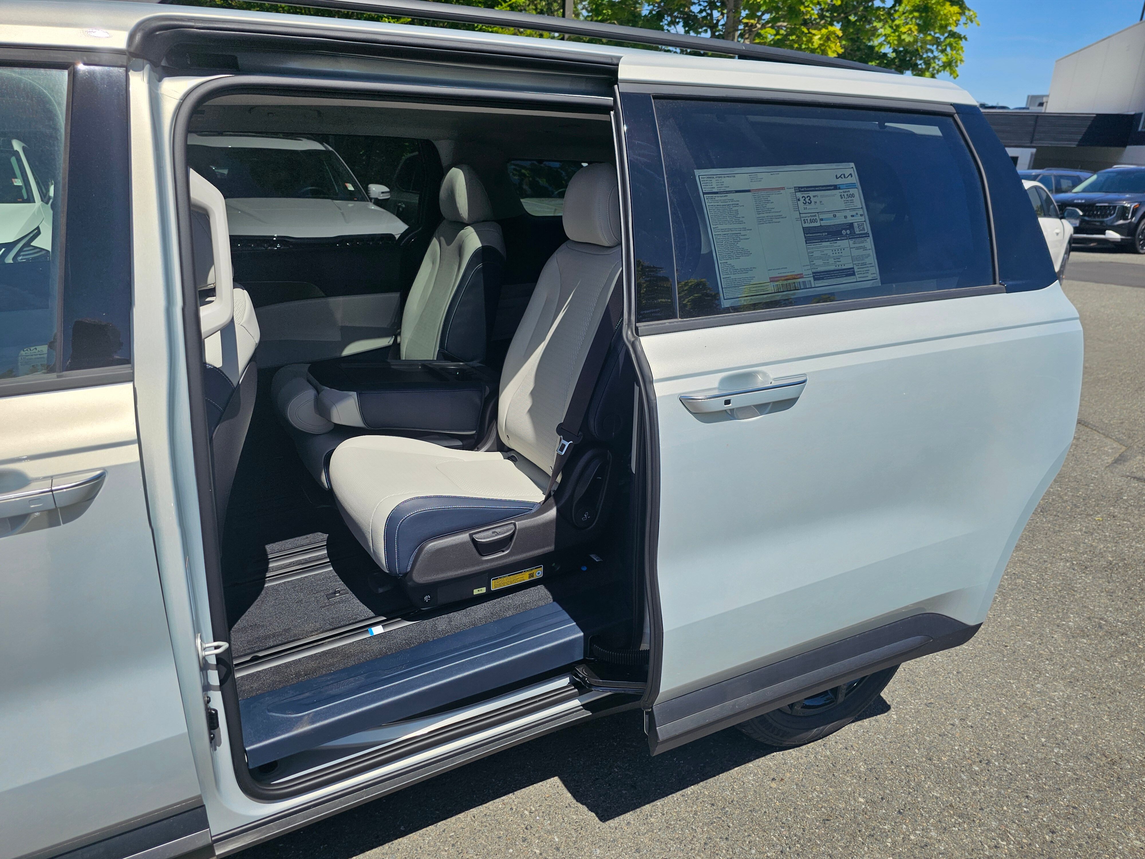 Vehicle image 24 of 40