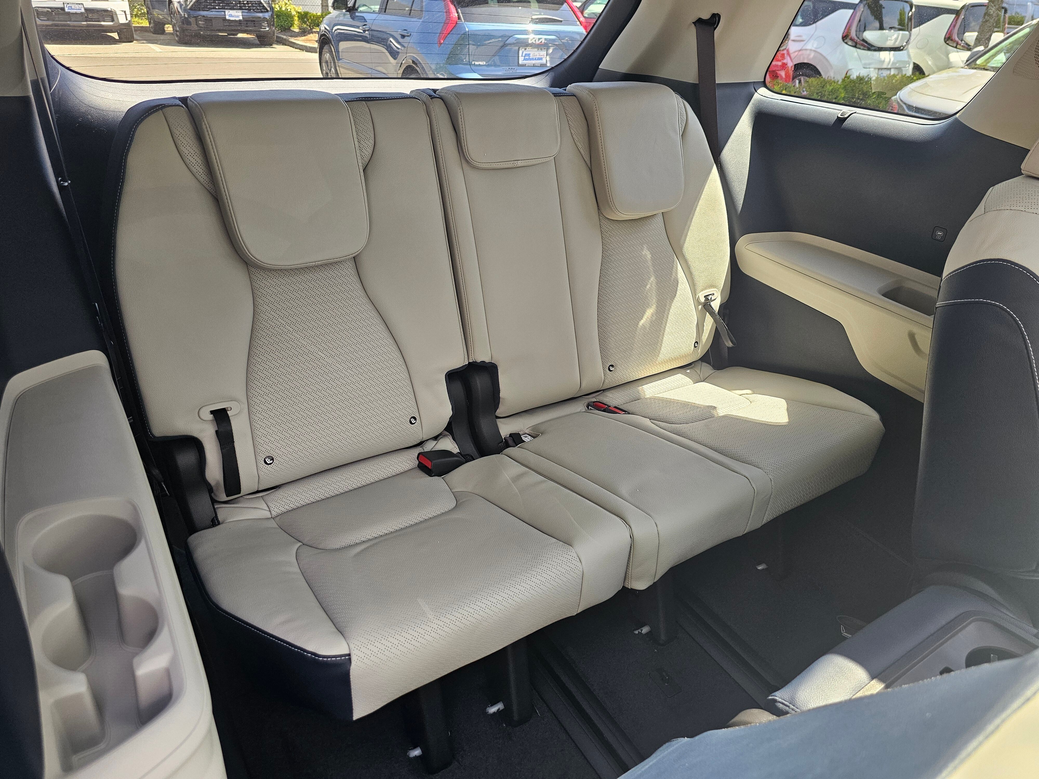 Vehicle image 31 of 40