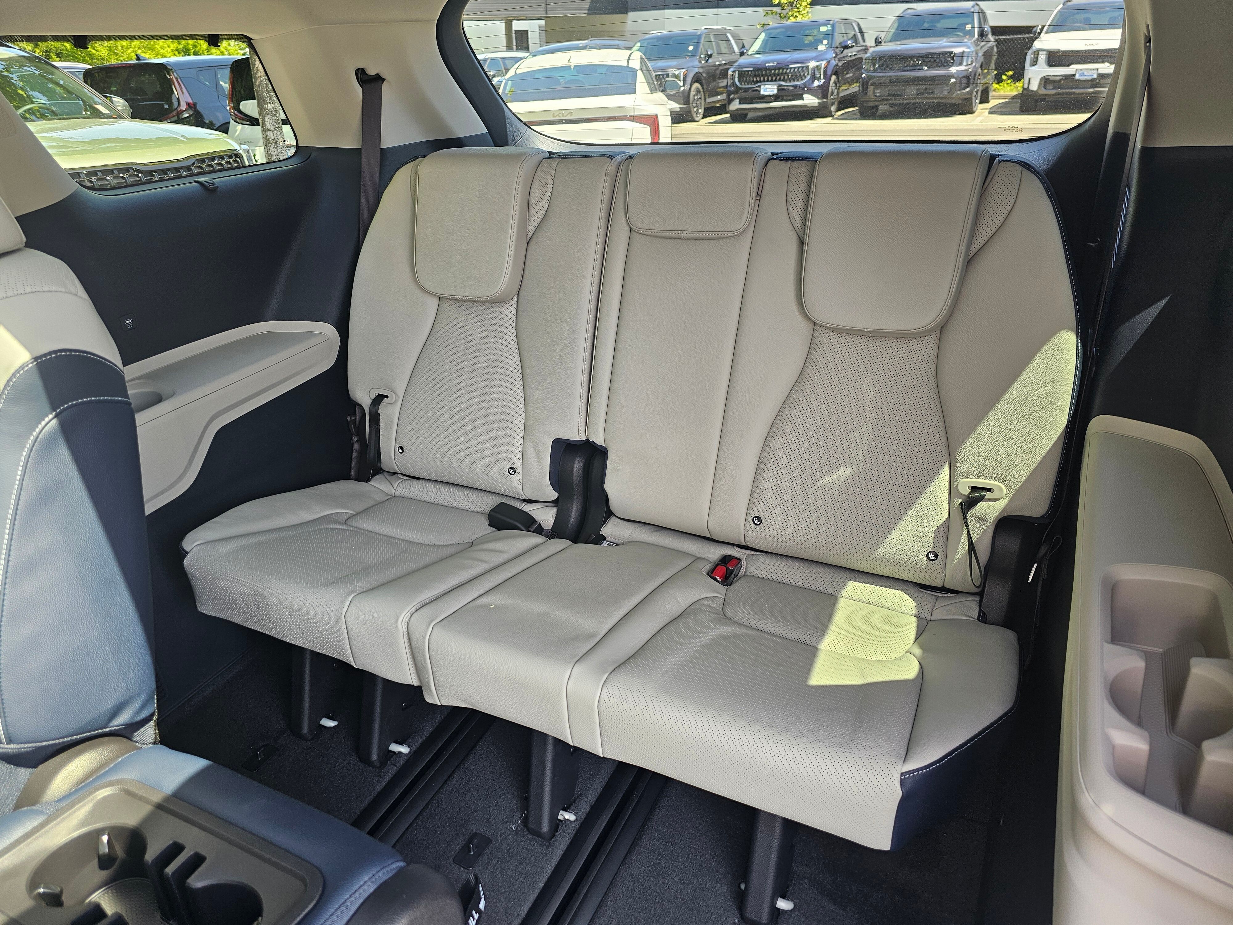 Vehicle image 26 of 40