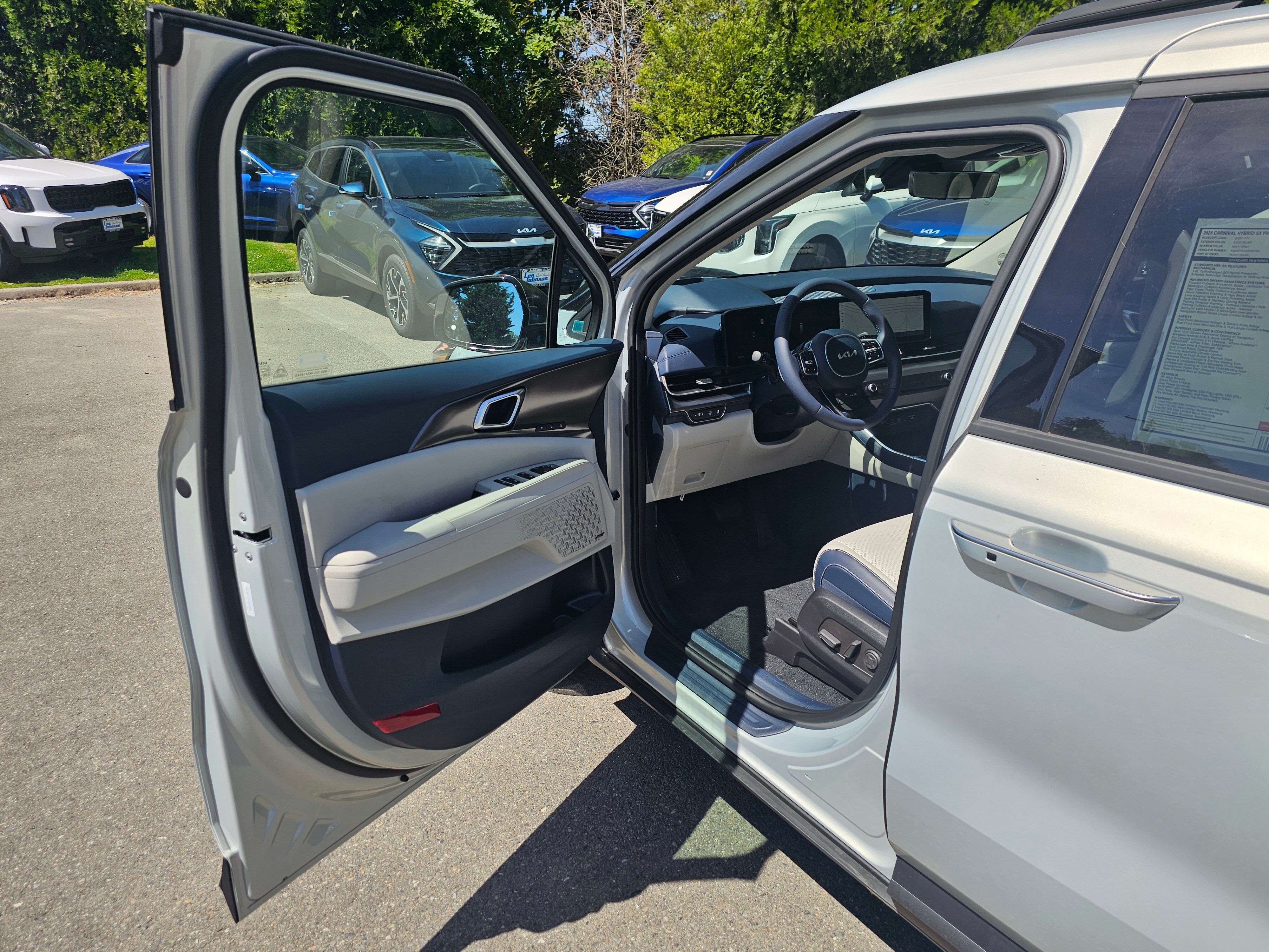 Vehicle image 22 of 40