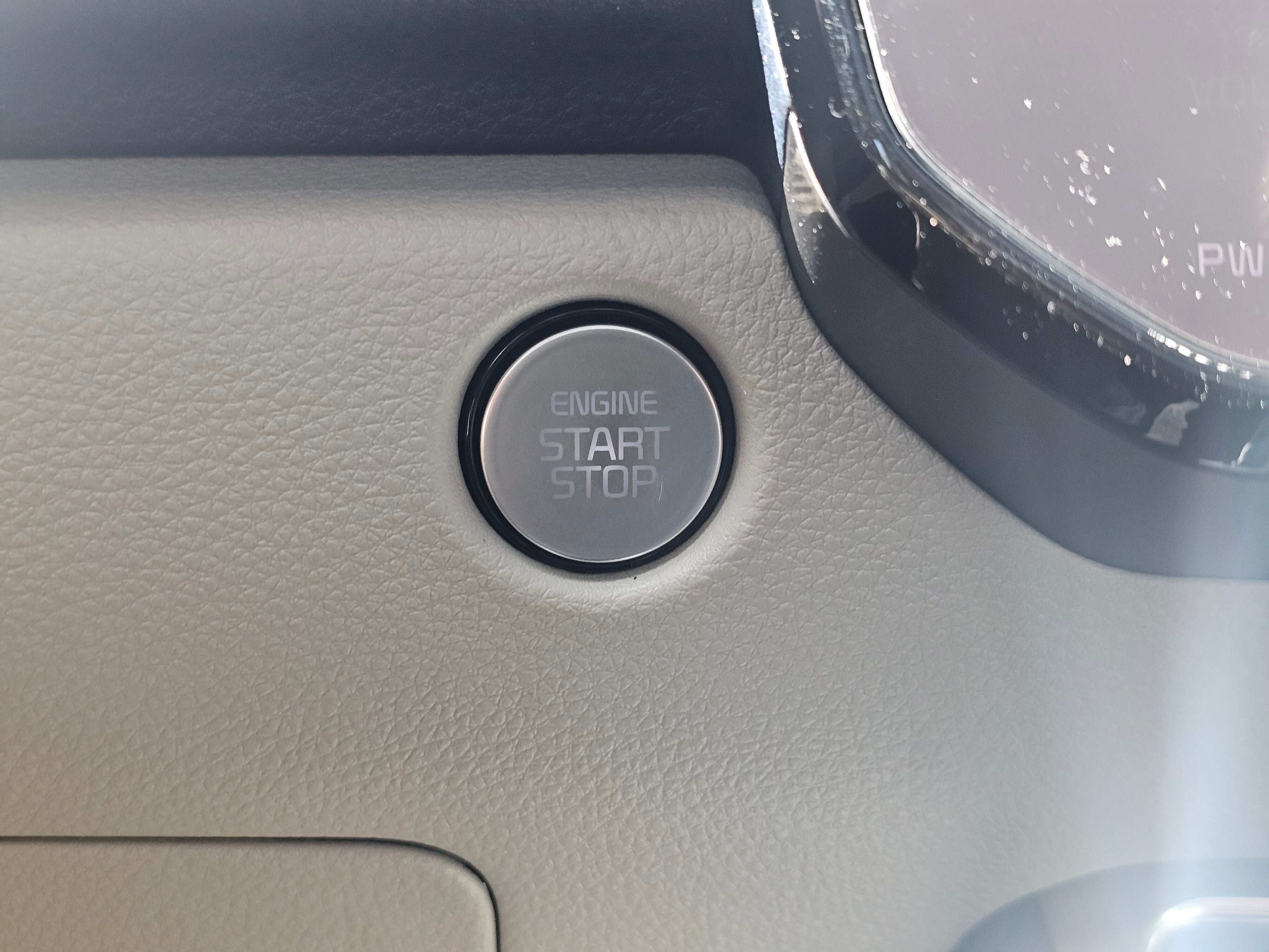 Vehicle image 19 of 40