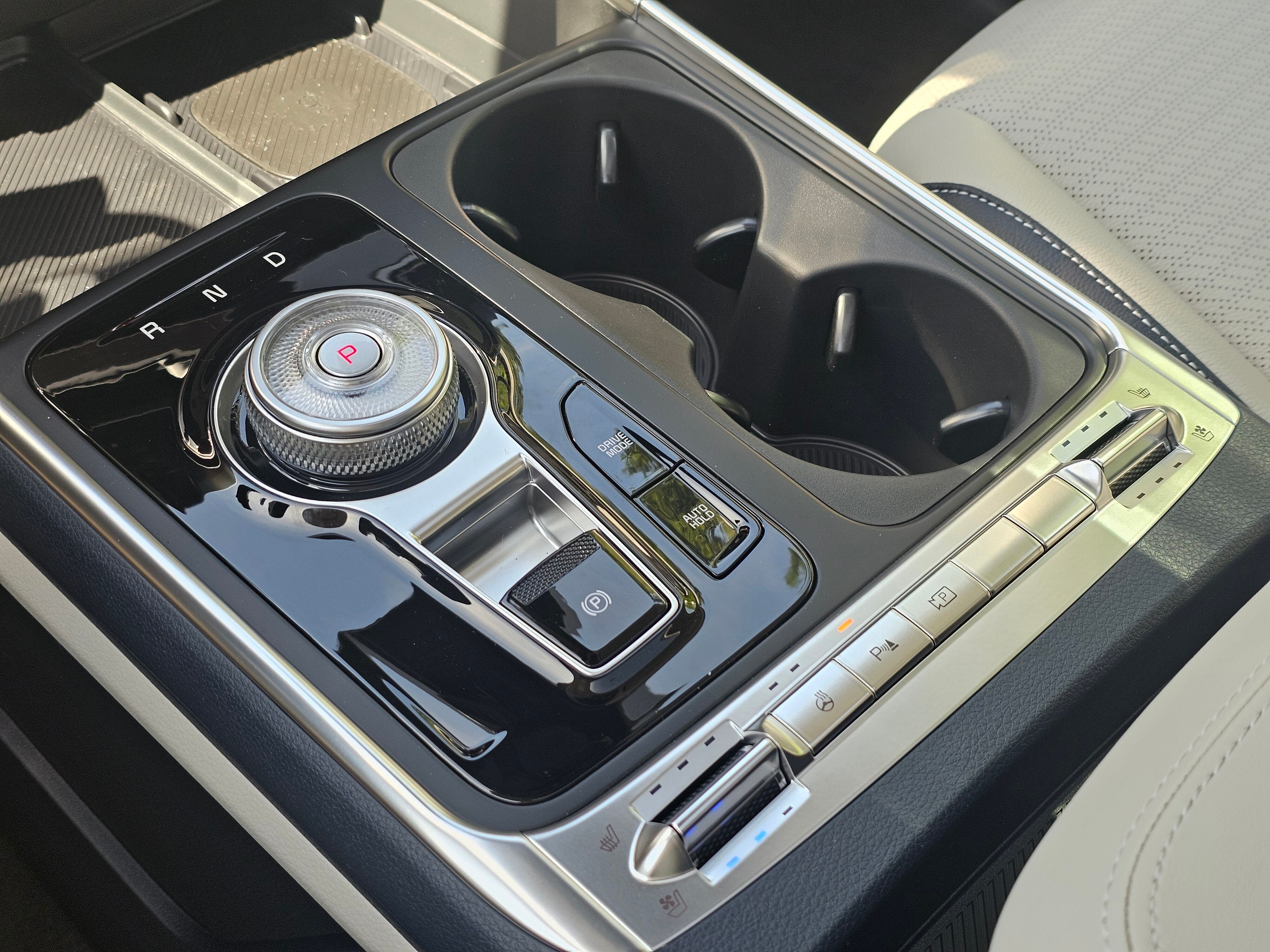 Vehicle image 21 of 40