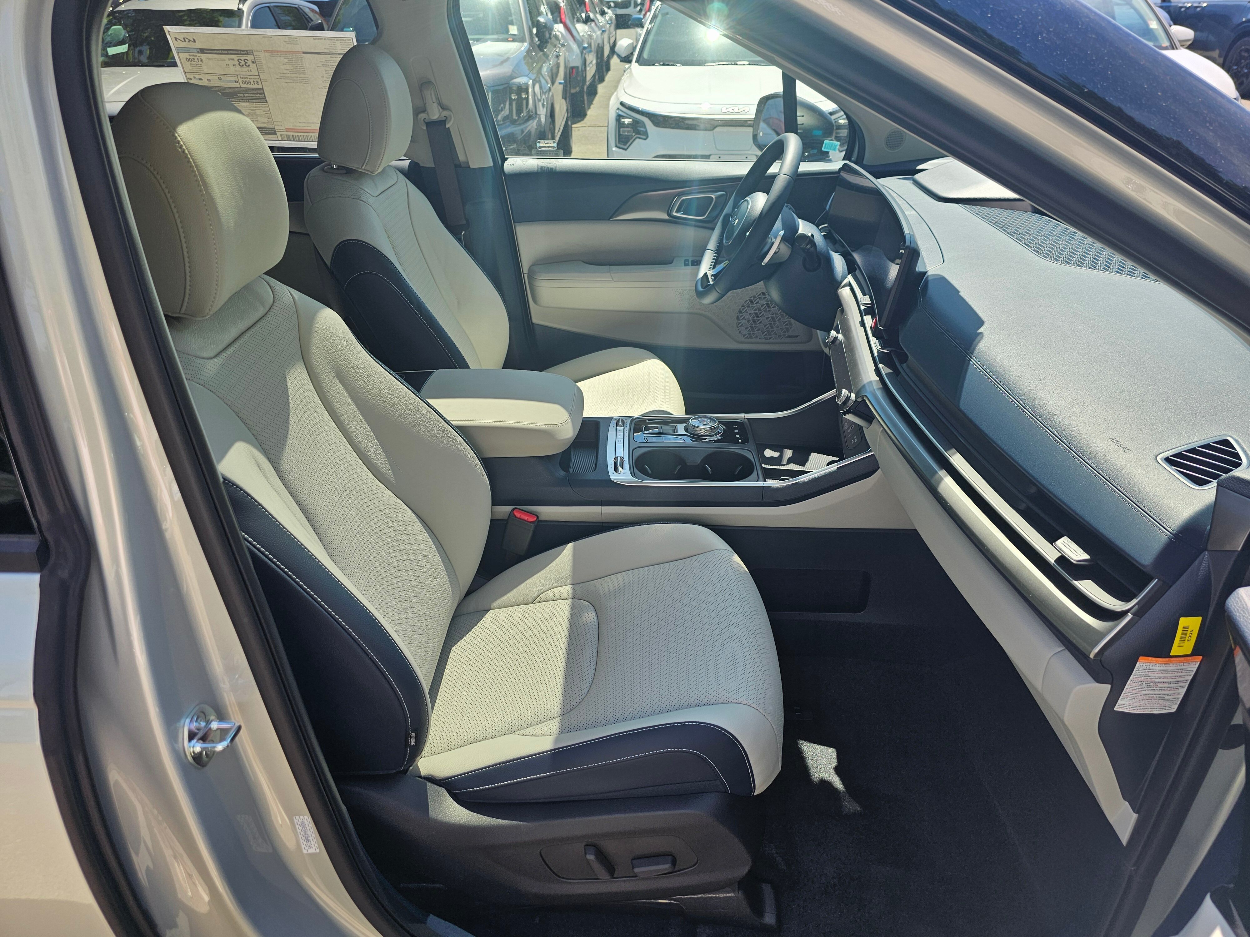 Vehicle image 33 of 40
