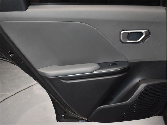 Vehicle image 35 of 47