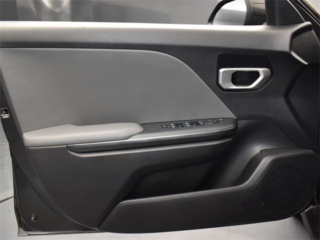 Vehicle image 34 of 47