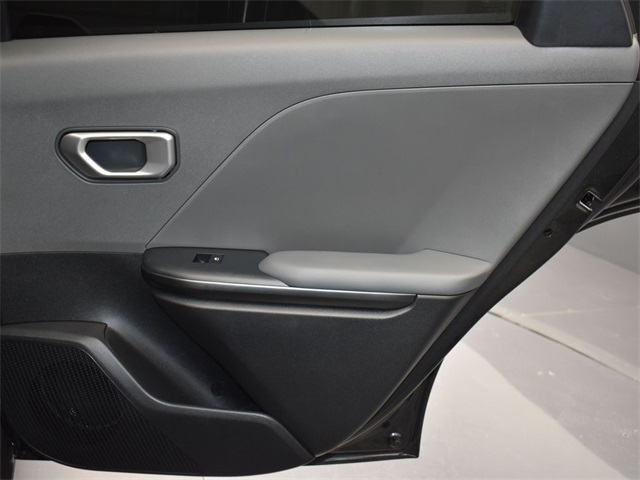 Vehicle image 36 of 47