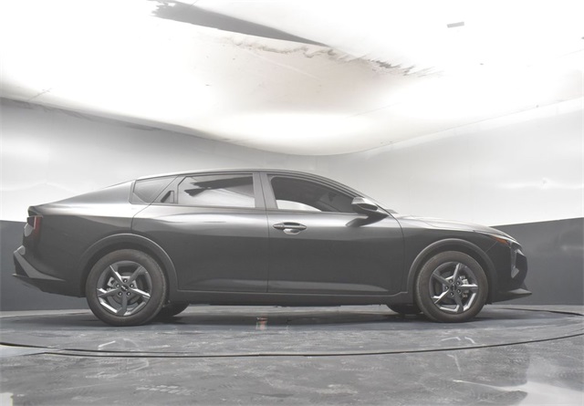 Vehicle image 13 of 47