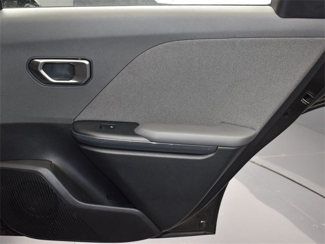 Vehicle image 33 of 49