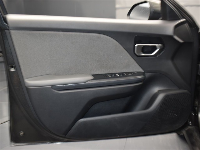 Vehicle image 35 of 49
