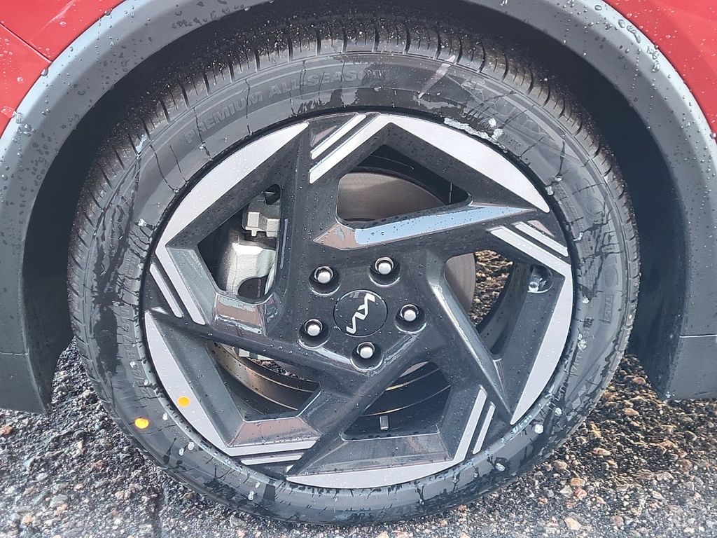 Vehicle image 17 of 28